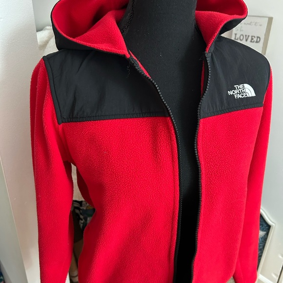 The North Face Kids Red and Black Puffer Jacket - Picture 1 of 9
